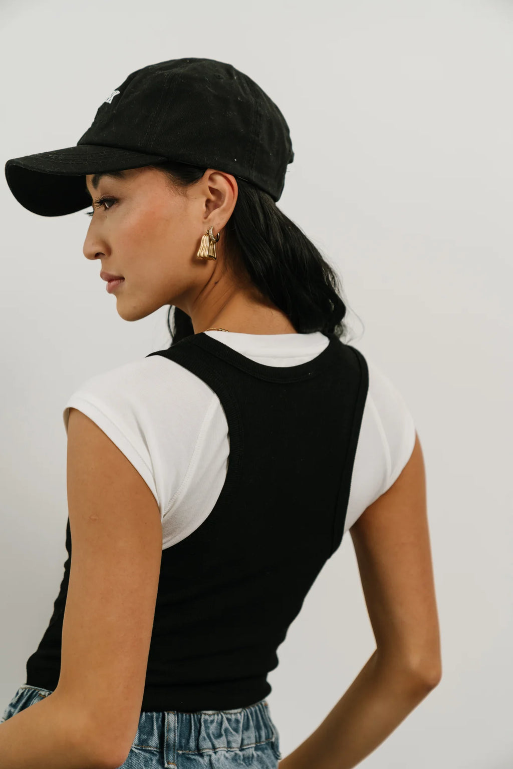 Sleeveless tank in black 