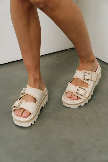 Sandals in bone color 