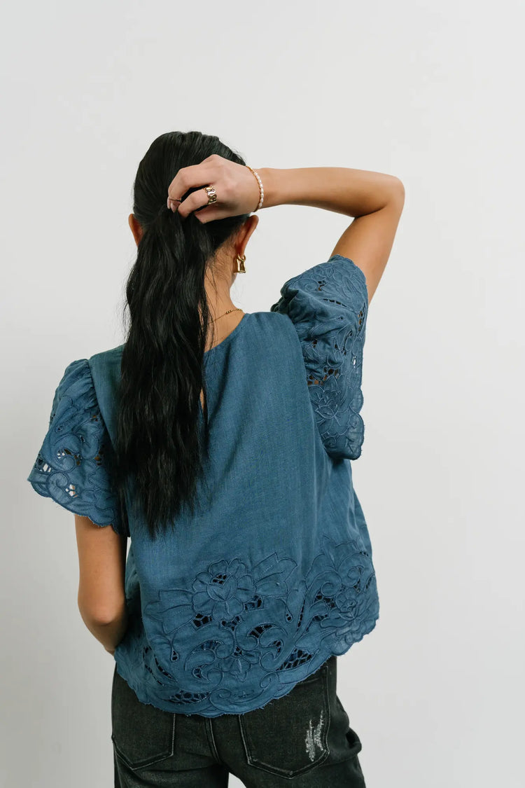 Woven blouse in teal 