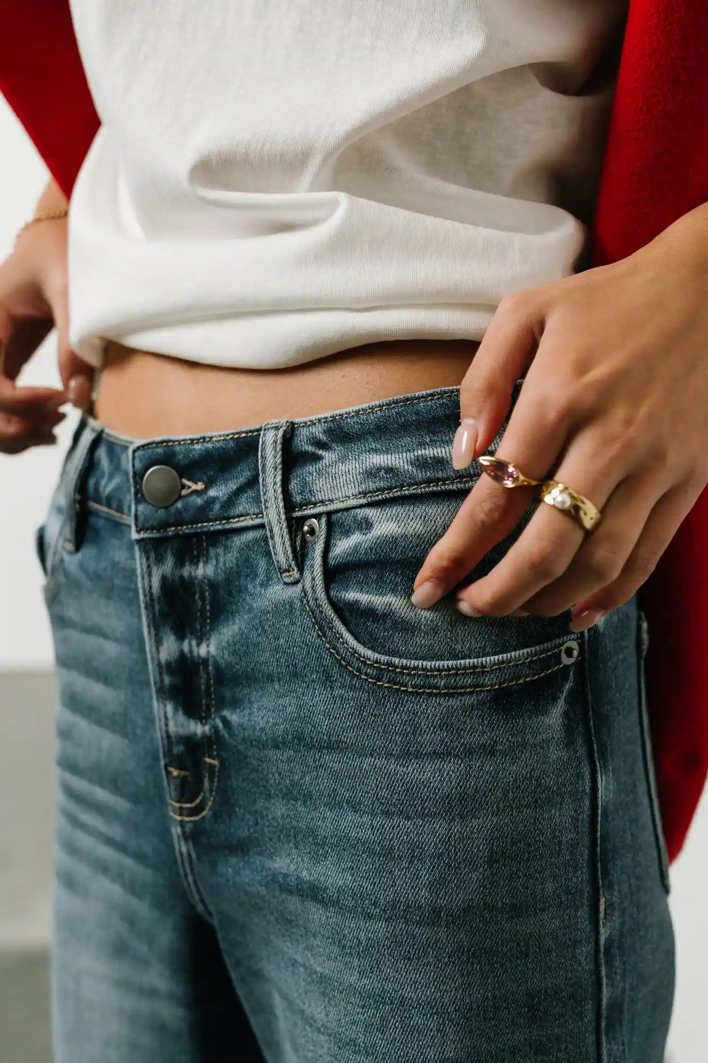 Two hand pockets medium wash denim 