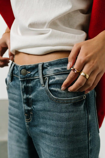 Two hand pockets medium wash denim 