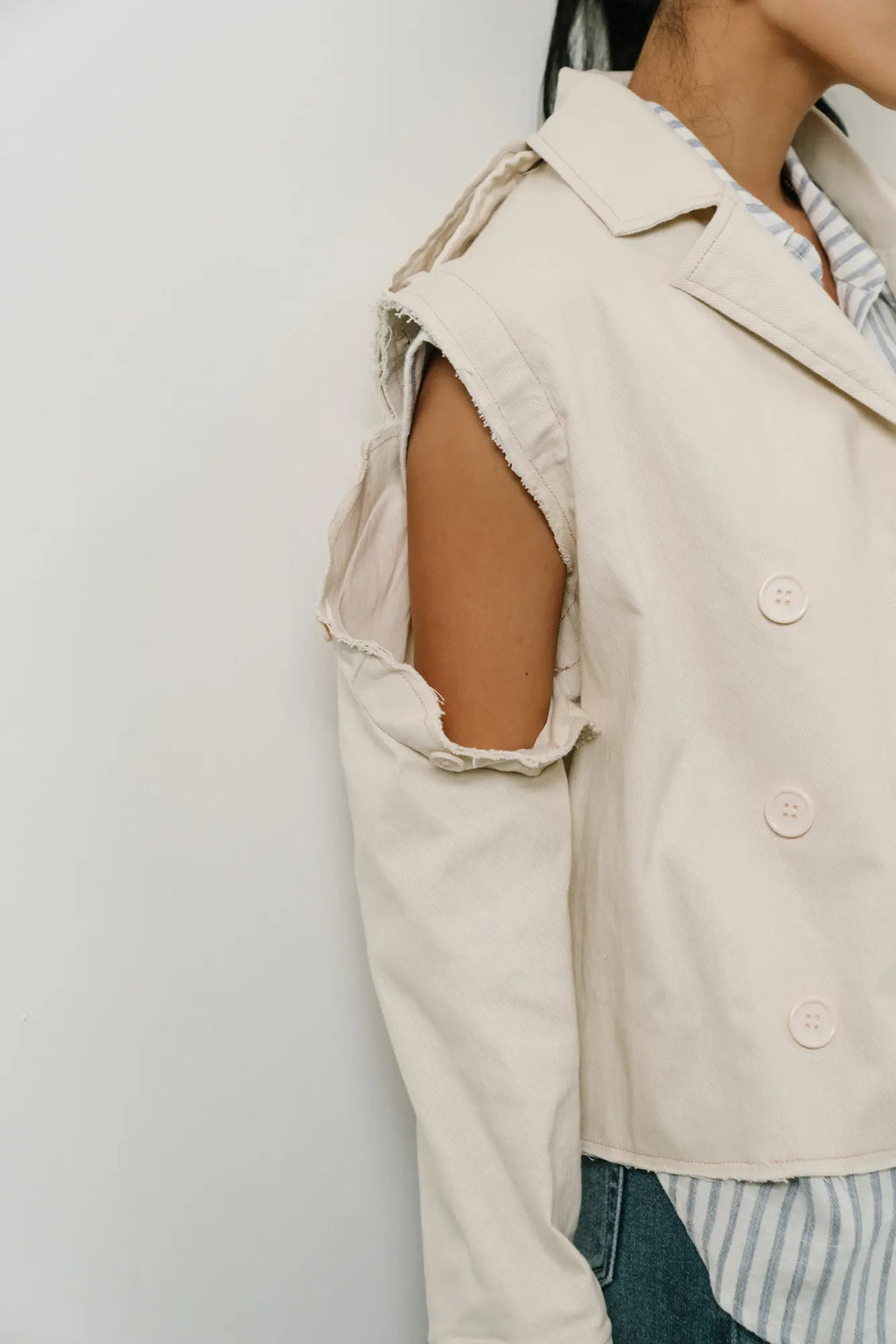 Adjustable sleeves jacket in cream 