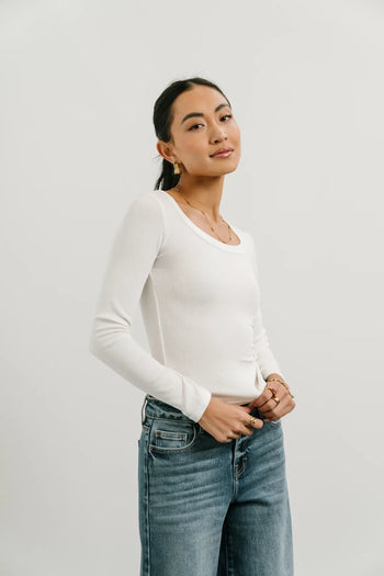 Round neck top in white 