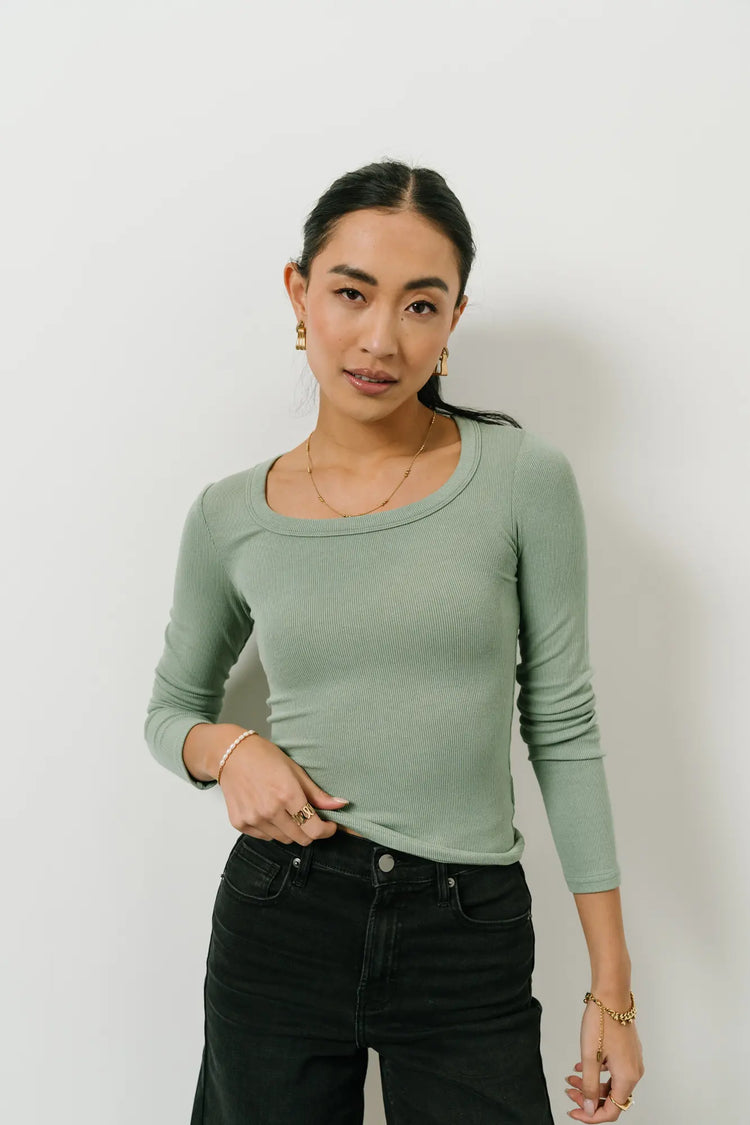 Round neck top in green 