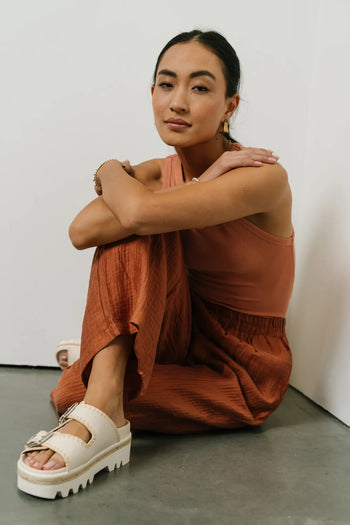 Buckle sandals in bone 