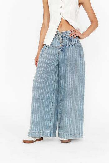 Wide Leg Pants in Light Wash