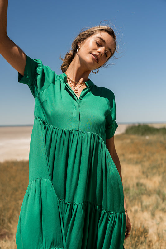 Cuffed sleeves tiered dress in green 