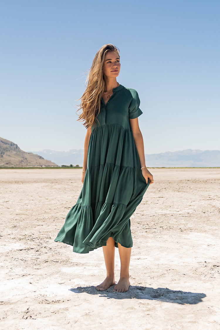 Oversized fitted tiered dress in emerald 