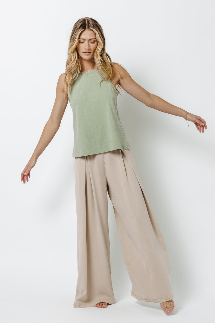 wide leg pants with pleated detail