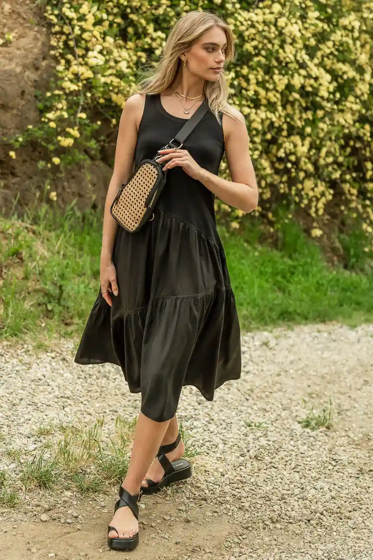 black dress with rounf neck
