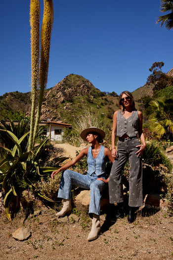 LIGHT WASH FLORAL TOP