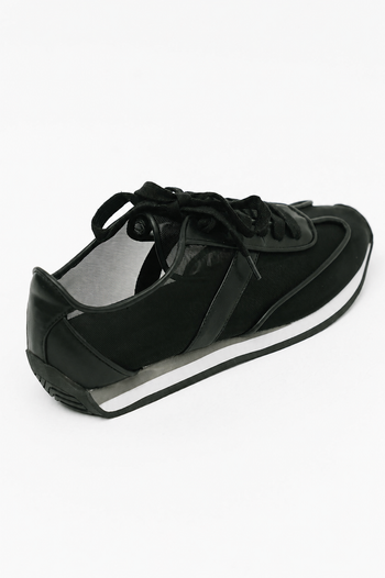 Flash Mesh Sneaker in Black