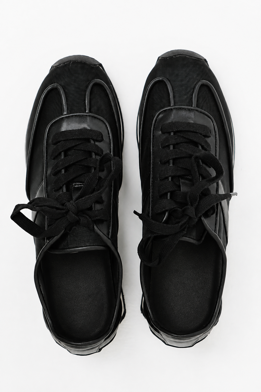 Flash Mesh Sneaker in Black