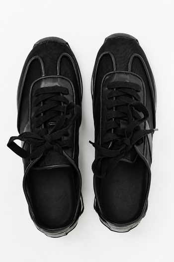 Flash Mesh Sneaker in Black