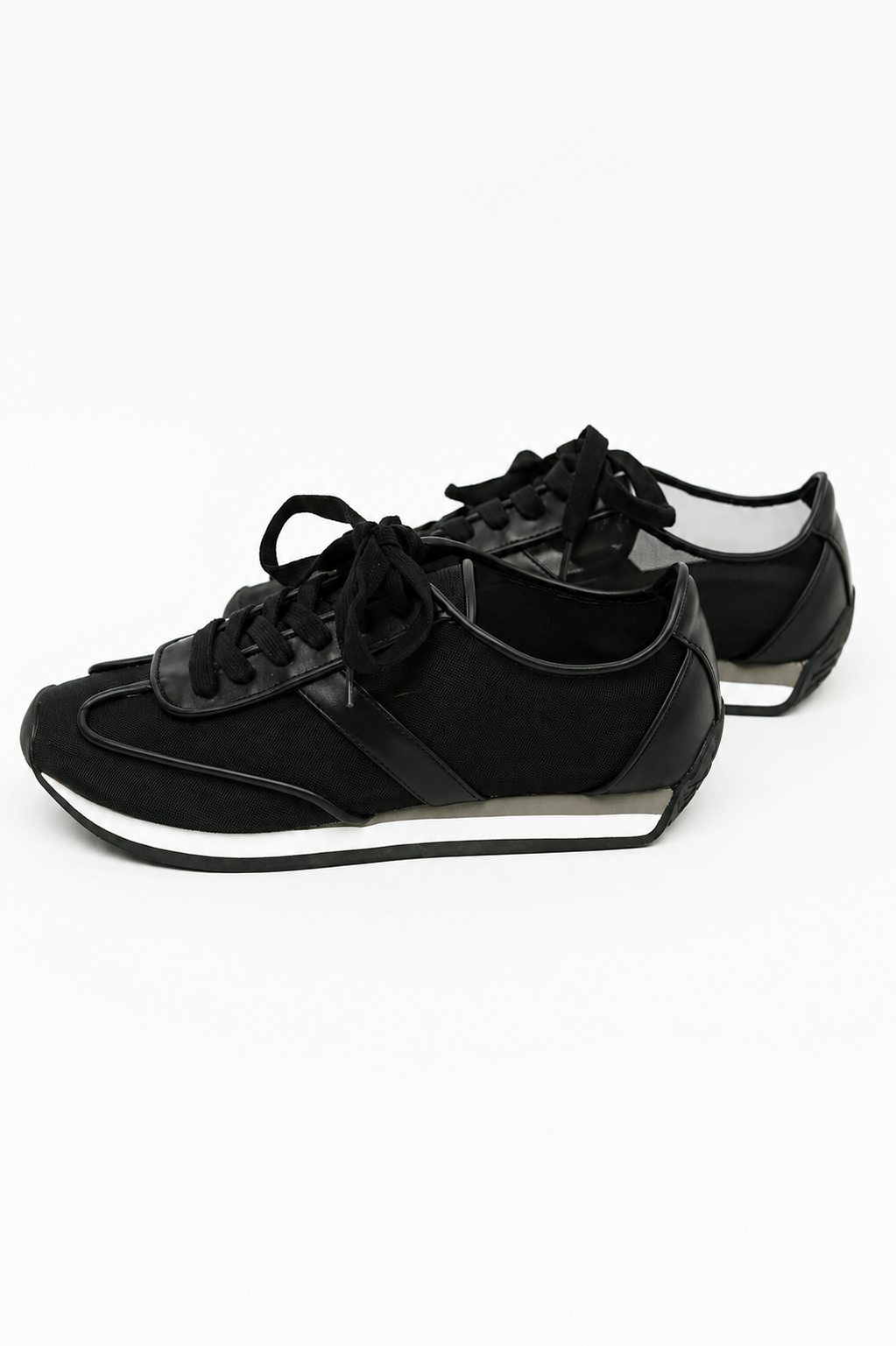Flash Mesh Sneaker in Black