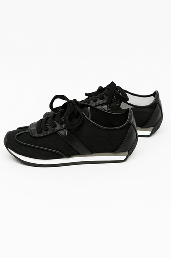Flash Mesh Sneaker in Black