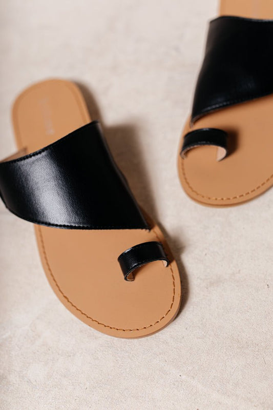 black sandal with toe strap