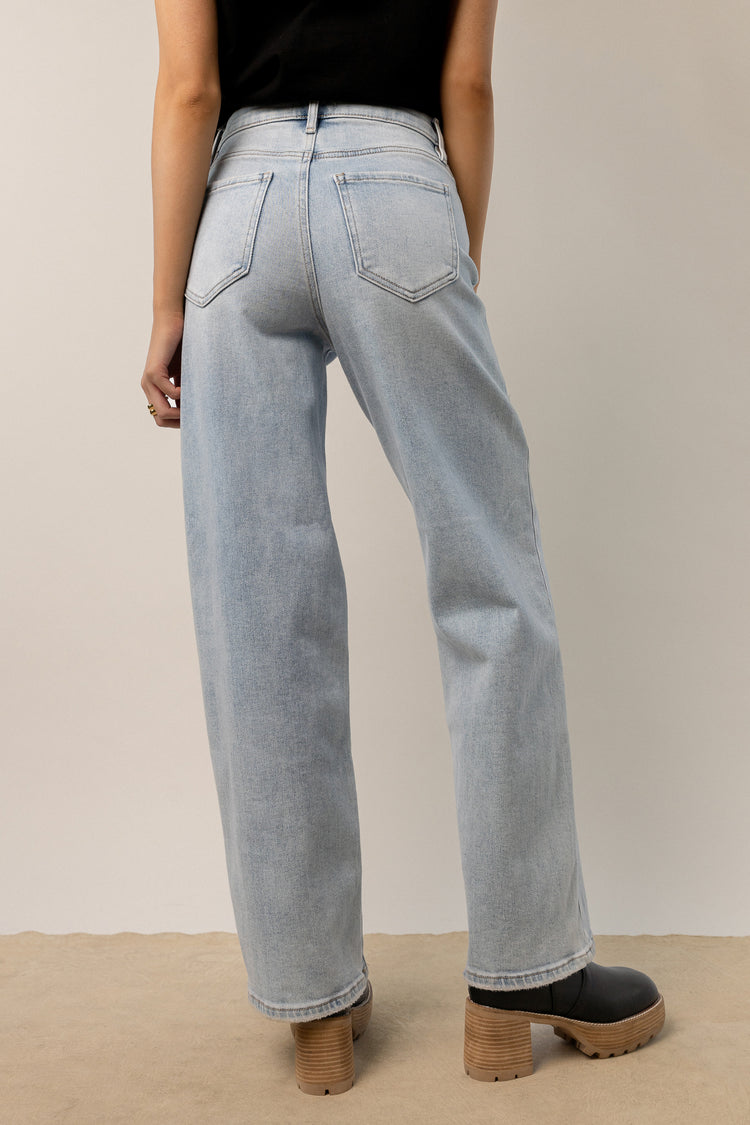 light wash high rise jeans with pockets