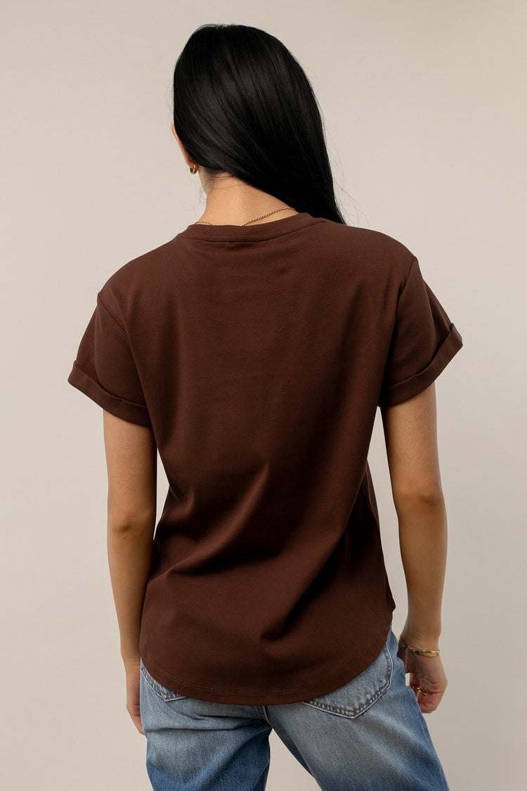 loose fit brown tee shirt