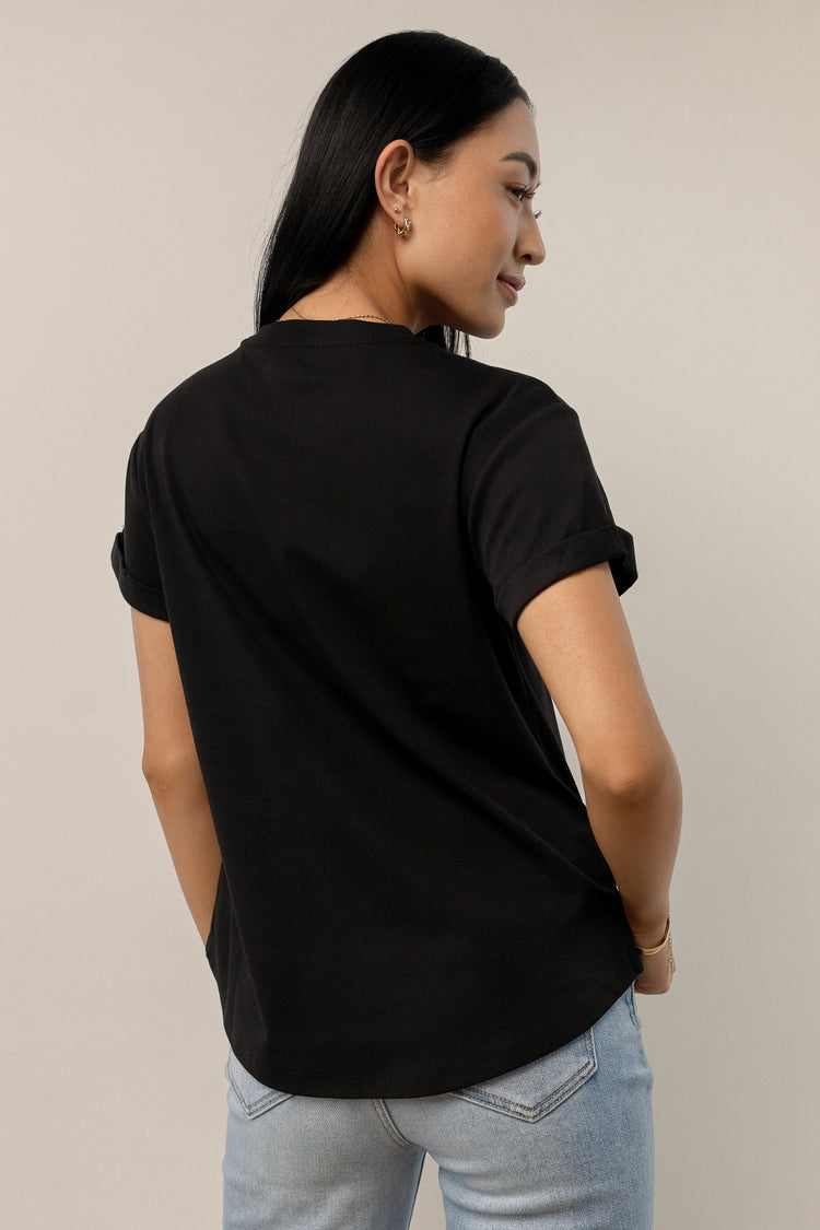 loose fitting tee shirt with short sleeves