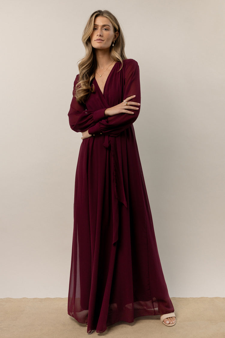 V-neck maxi dress with long sleeves
