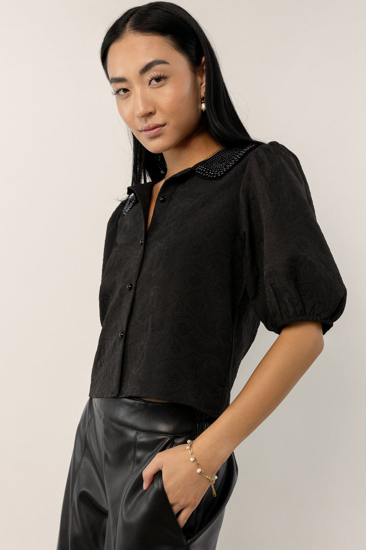 black cropped blouse with short sleeves