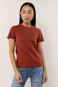 model wearing rust colored short sleeve tee 