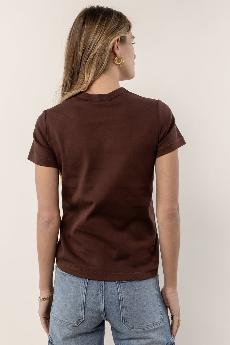 brown fitted tee shirt