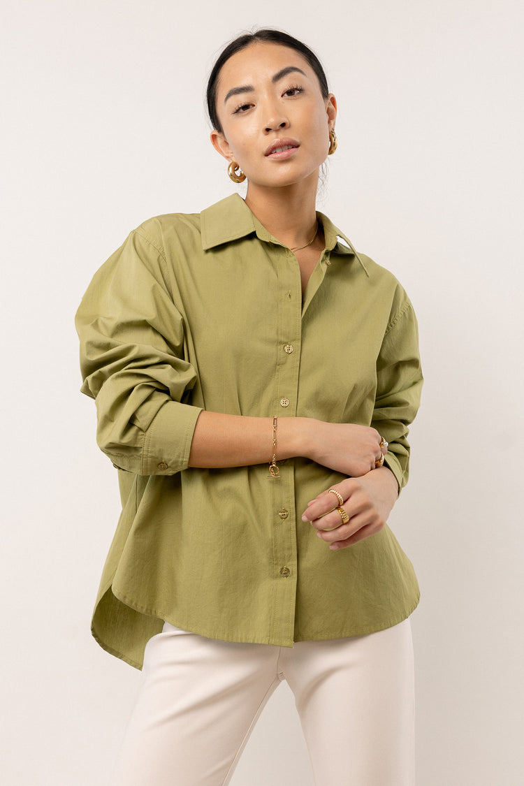 Woven button up in green 
