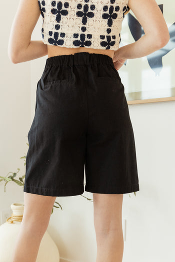 Back elastic waist bermuda short in black 