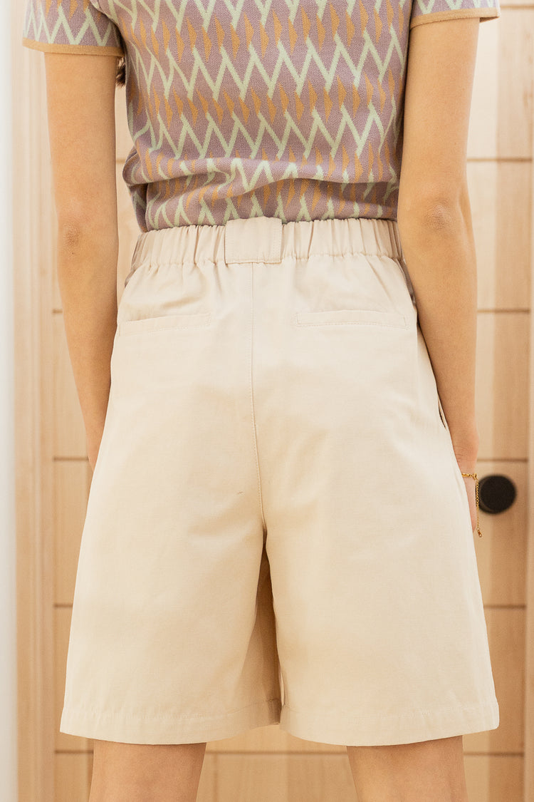 Elastic back waist bermuda shorts in khaki 