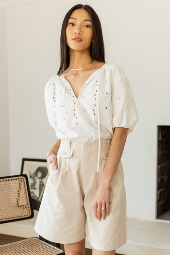 High rise bermuda shorts in cream 