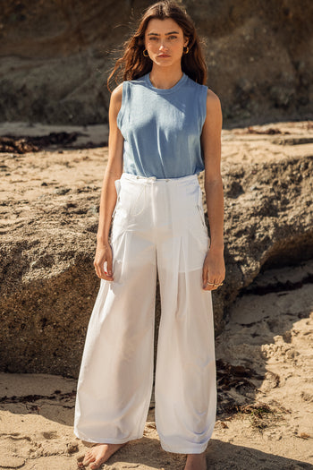 Two front pockets nylon pants in white 