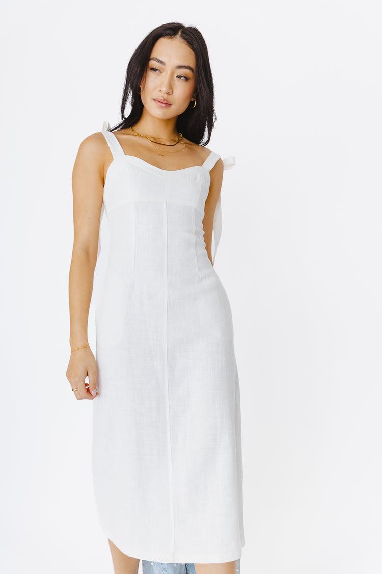 Tight fit midi dress in white 