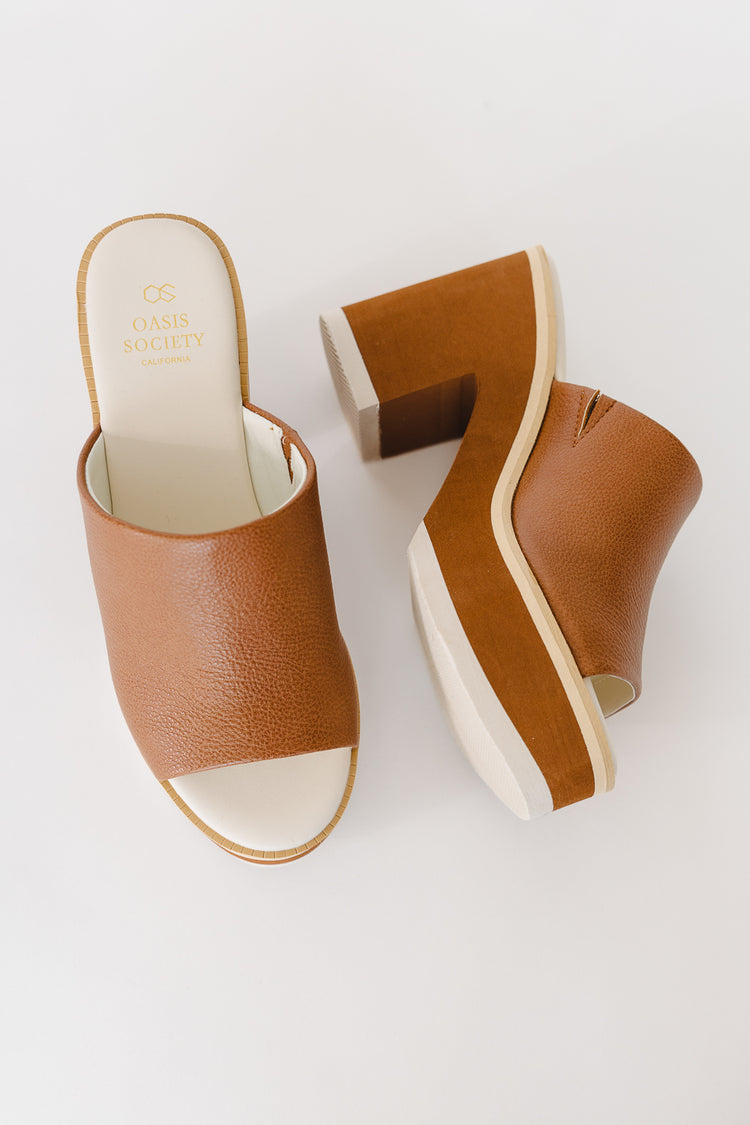 Round toe platform heels in brown 