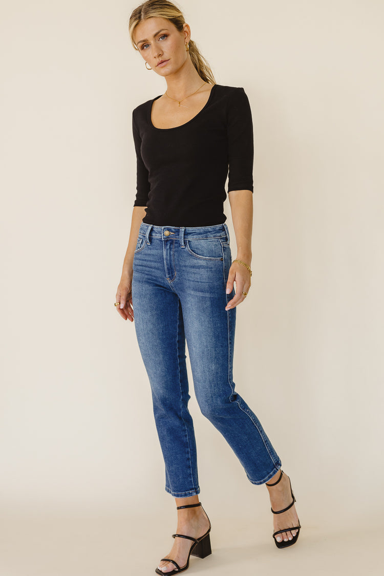 Straight jeans paired with a U-Neck black top 