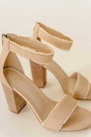 Heels in nude 