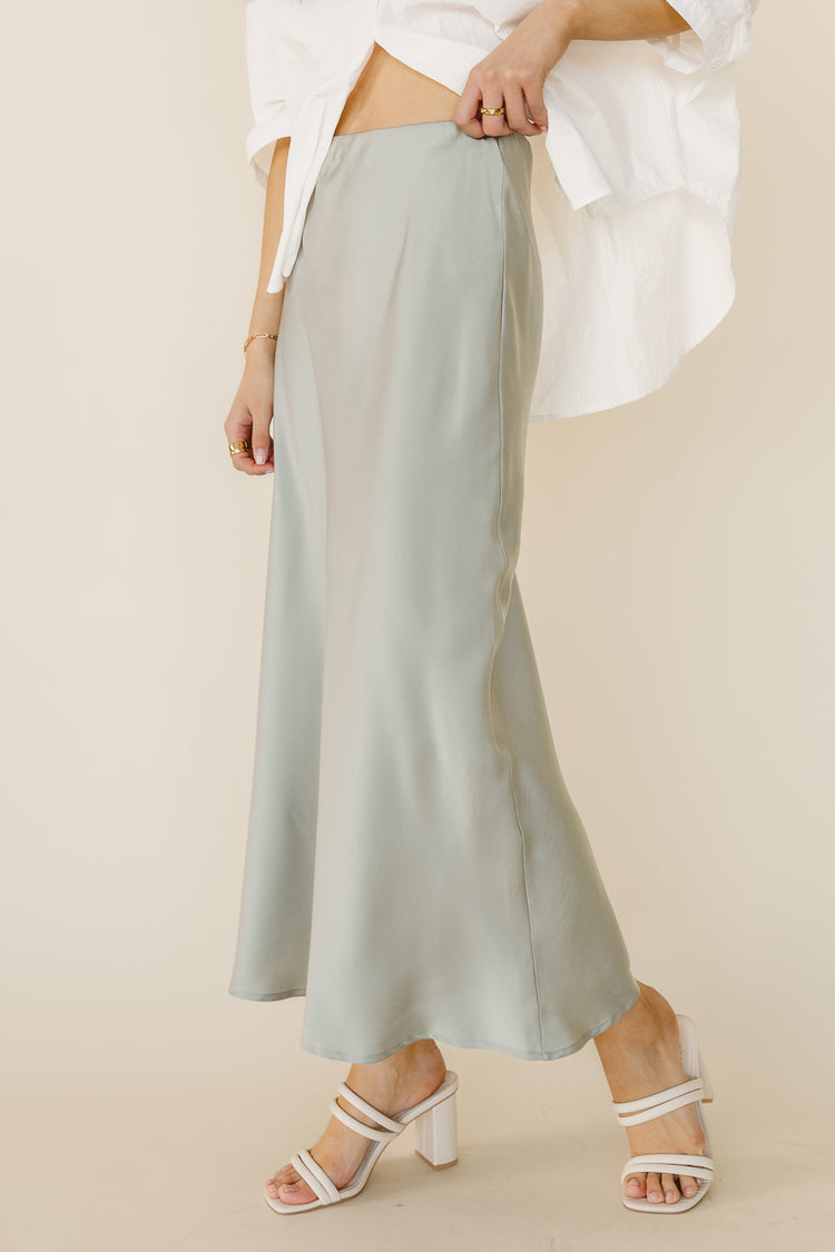 green maxi skirt with white sandals
