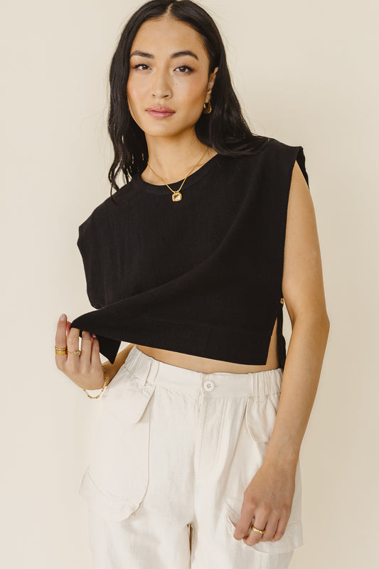 Round neck open side top in black 