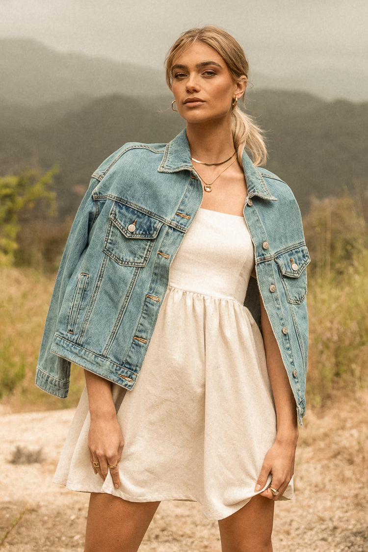 denim jacket with front pockets and collar