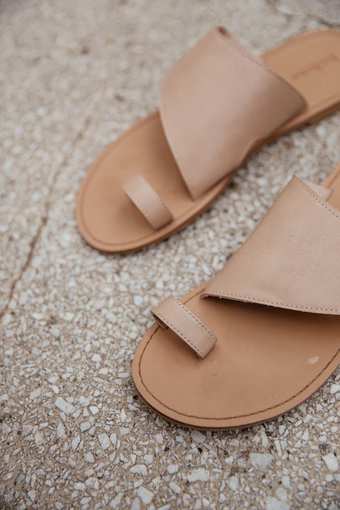 slip on sandals with toe strap