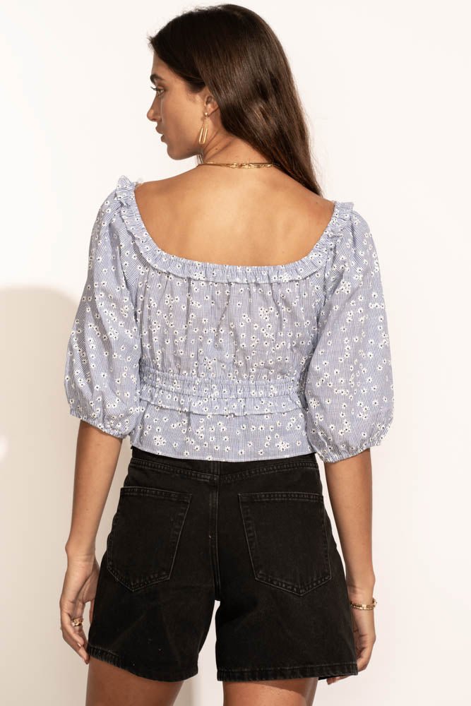 cropped floral top with medium puffed sleeves