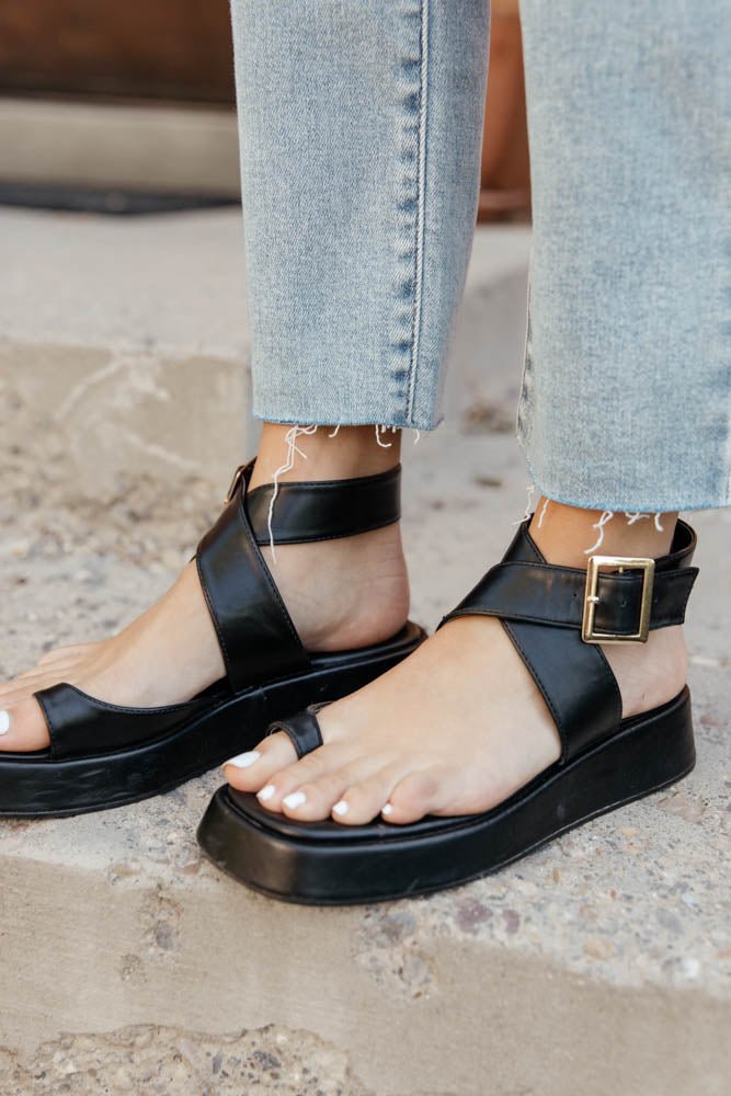 black sandal with toe strap