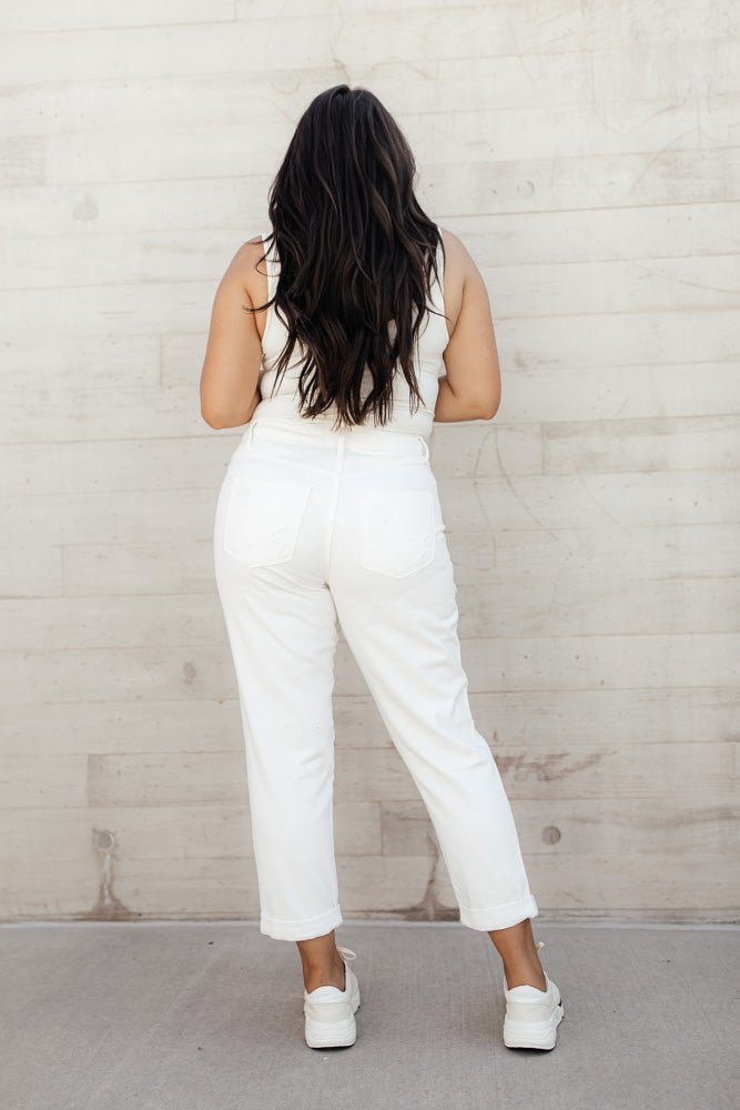 How to Style White High Rise Mom Jeans
