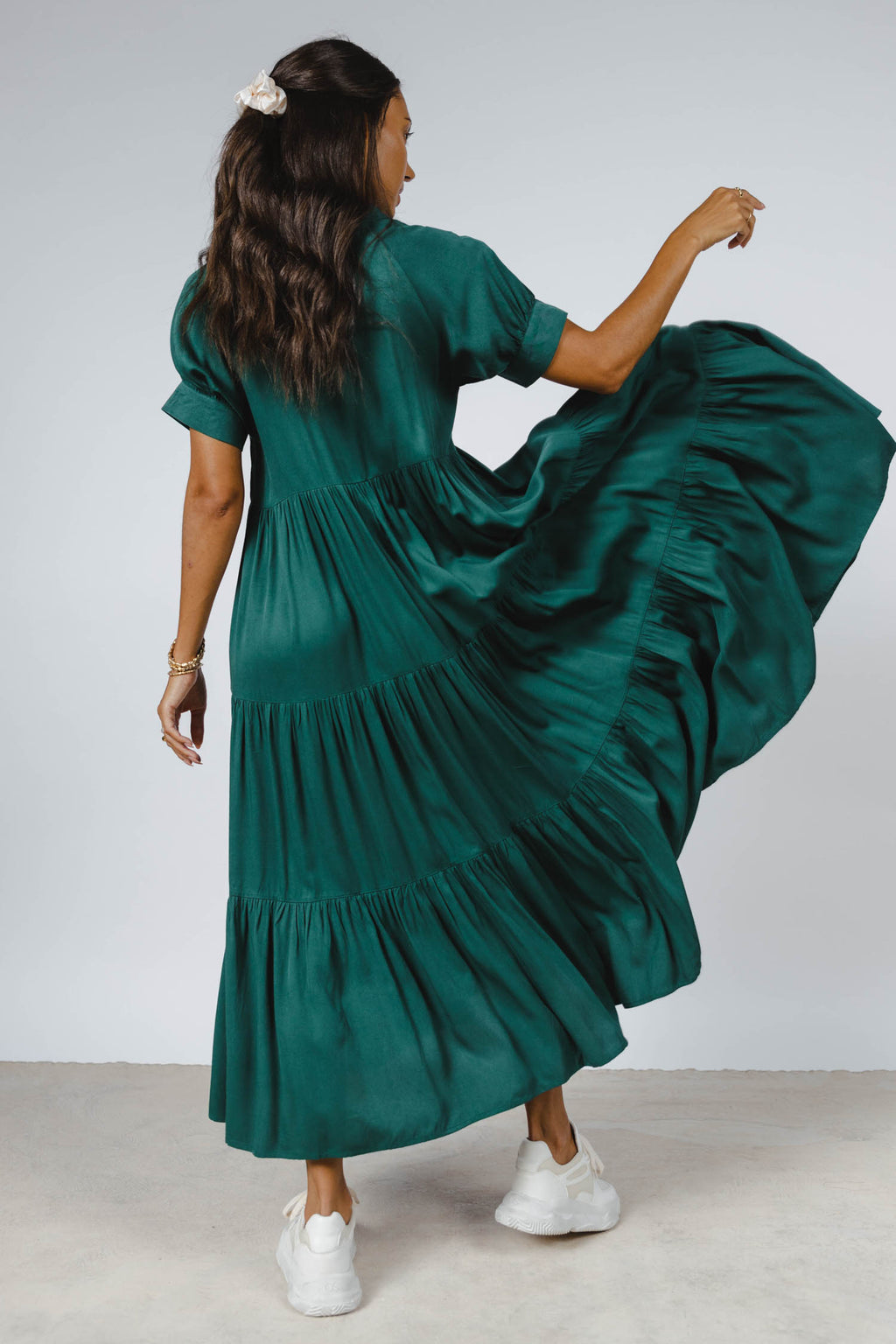 Woven midi tiered dress in hunter green 