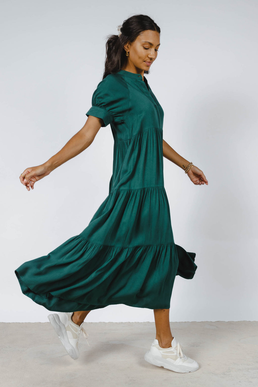 Short sleeves tiered dress in hunter green 