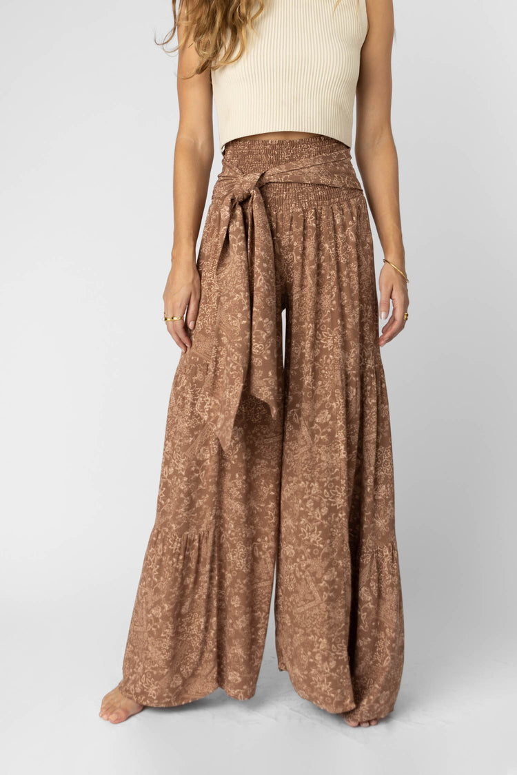 wide leg pants with neutral tank