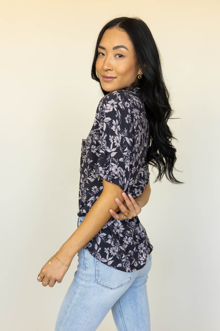 collared short sleeve printed top