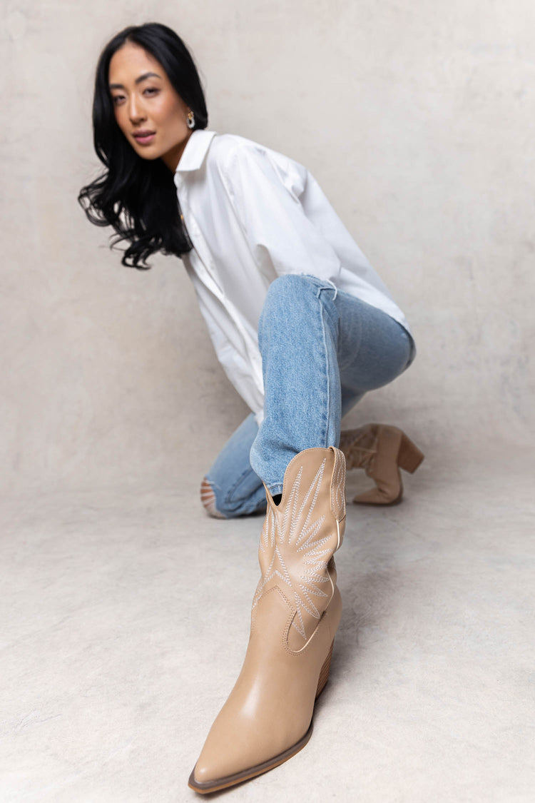 western boots with pointed toe
