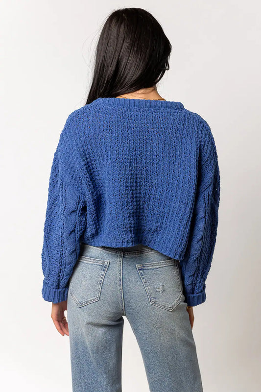 blue sweater with round neck